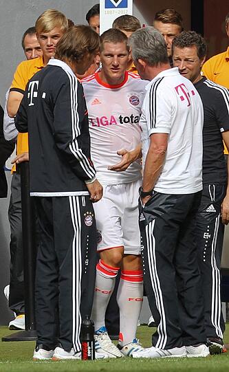 Dritter mit 1:0 gegen den HSV beim Ligatotal-Cup aber ein Doppel-Ausfall beim FC Bayern. Die Bilder vom Spiel