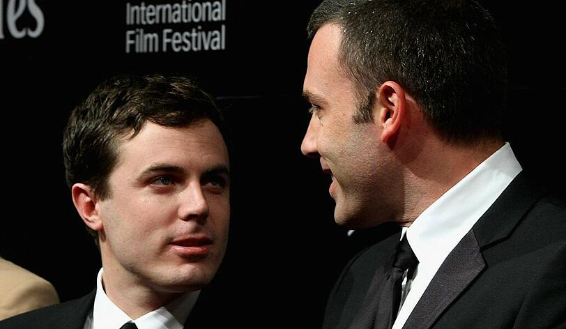 War das alles nur ein Scherz oder plauderte Casey Affleck (links) brisante Neuigkeiten über seinen Bruder Ben Affleck und seiner Zukunft als Batman aus?
