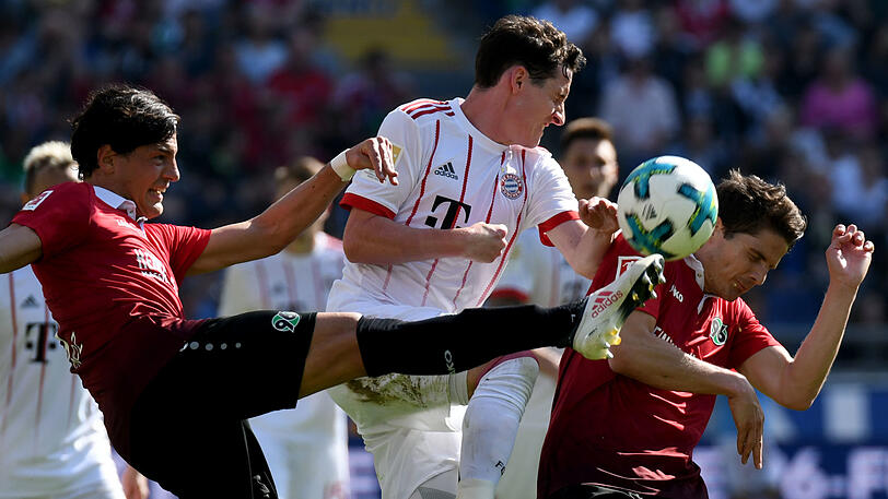 Sebastian Rudy: Note 2. Auch der Ex-Hoffenheimer darf immer nur in der Liga im Mittelfeld ran. Viele Ballkontakte, zahllose Pässe, immer zuverlässig, immer anspielbar. Sein Höhepunkt in der Offensive: Seine Ecke köpfte Lewandowski zum 2:0, Rudy also mit Assistpunkt und dann sogar mit eigenem Treffer (89.) zum 3:0. Ein seltenes Glück.