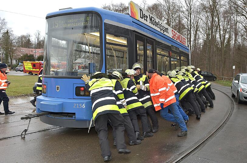 Nur wenige Stunden zuvor war eine Tram in der Geiselgasteigstraße entgleist.