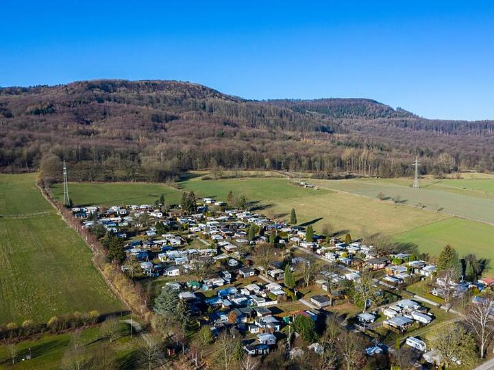 Im Missbrauchsfall Lügde hat die Polizei eine weitere Parzelle auf dem Campingplatz durchsucht.