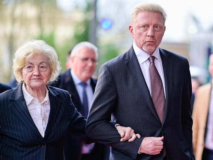 Boris Becker erschien zur Verleihung mit seiner Mutter.