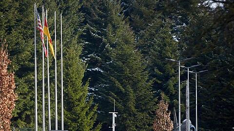 Die US-Flagge weht vor dem Haupteingang des Bundeswehr-Fliegerhorsts in Büchel (Rheinland-Pfalz). (Archivbild).