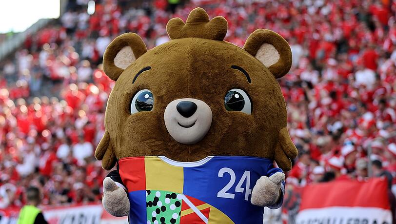 Die UEFA hat vor der EM nicht nur Maskottchen Albärt, sondern auch eine Strategie zur Nachhaltigkeit vorgestellt - die Deutsche Umwelthilfe sieht Nachholbedarf.