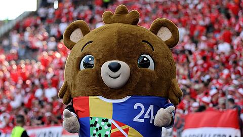 Die UEFA hat vor der EM nicht nur Maskottchen Albärt, sondern auch eine Strategie zur Nachhaltigkeit vorgestellt - die Deutsche Umwelthilfe sieht Nachholbedarf.