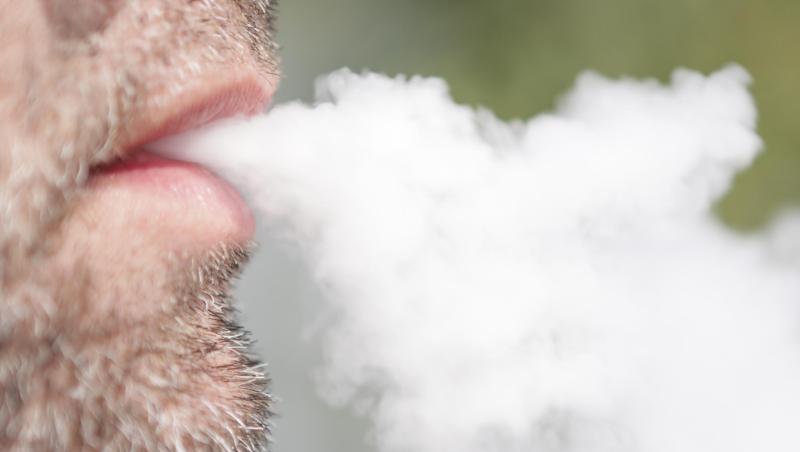 Die Ursache ist noch immer unklar, aber in den USA erleiden immer mehr Nutzer von E-Zigaretten schwerste Lungenschäden. Die Ursache ist noch immer unklar, aber in den USA erleiden immer mehr Nutzer von E-Zigaretten schwerste Lungenschäden.