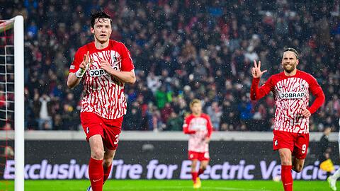 Mit einem Hattrick in der ersten Halbzeit der Matchwinner für Freiburg: Michael Gregoritsch (l).
