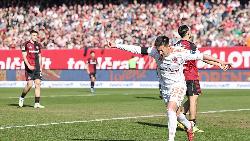 D&uuml;sseldorfs Shinta Appelkamp jubelt nach seinem Tor zum 1:0.