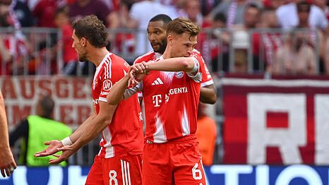 16 Gegentore in sechs Spielen: Der FC Bayern um Joshua Kimmich (vorne), Leon Goretzka (l.) und Jonathan Tah.