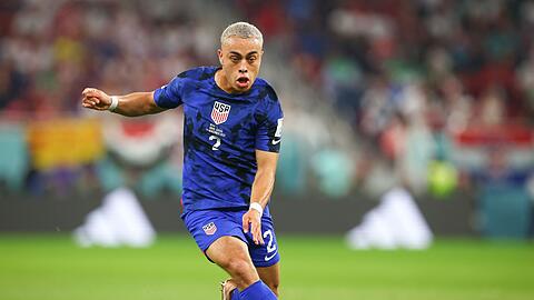 Sergiño Dest tritt beim Turnier in Katar als zuverlässiger Verteidiger für die USA auf.