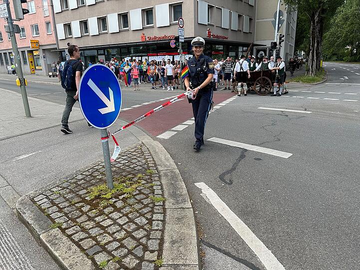 Das Absperren klappt bei guter Laune gleich viel besser.