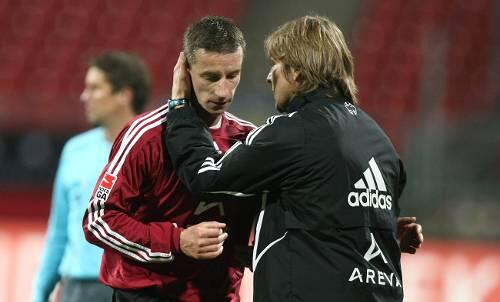 Gibt er heute nach abgebrummter Rot-Sperre sein Comeback in Osnabrück? Trainer Michael Oenning (links) überlegt, Club-Phantom Marek Mintal aus dem Hut zu zaubern.