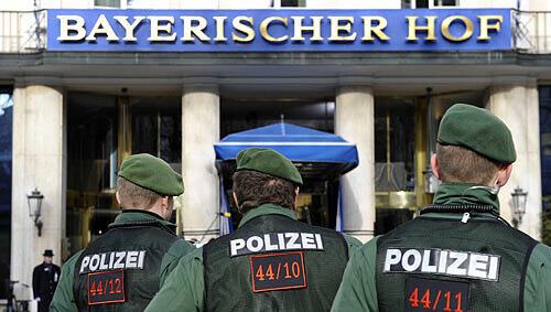 Während der Konferenz beraten mehr als 350 hochrangige Gäste aus Politik, Wirtschaft und Militär über Fragen der internationalen Sicherheit. Während der Konferenz beraten mehr als 350 hochrangige Gäste aus Politik, Wirtschaft und Militär über Fragen der internationalen Sicherheit.