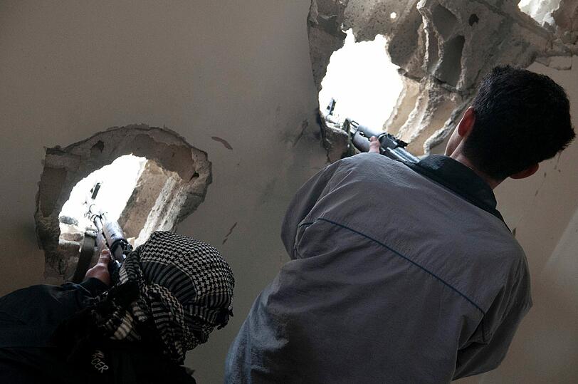 Trotz der Beobachtermission in Syrien sind bei einem erneuten Gewaltausbruch landesweit angeblich mindestens 13 Menschen getötet worden.