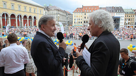 Der Opernplauderer Thomas Gottschalk im Gespräch mit dem Opernintendanten Nikolaus Bachler.