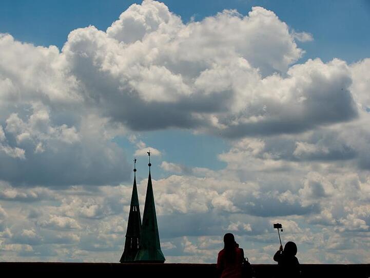 Blick auf Türme der Kirche St. Sebald (Sebalduskirche). Foto: picture alliance / dpa / Symbolbild / Archivbild