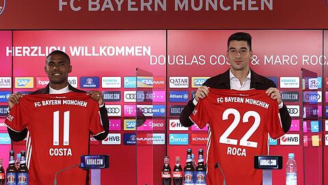 Ein Neuer und ein alter Bekannter: Marc Roca (r.) neben Douglas Costa, der seine zweite Chance bei Bayern nutzen will.