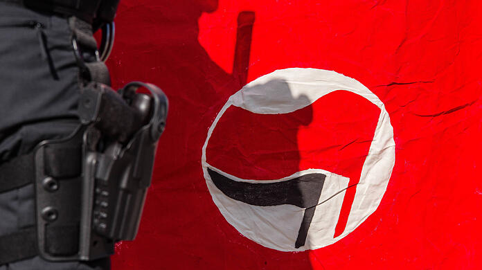 Ein Antifa-Banner bei einer Demo in München. (Archivbild)