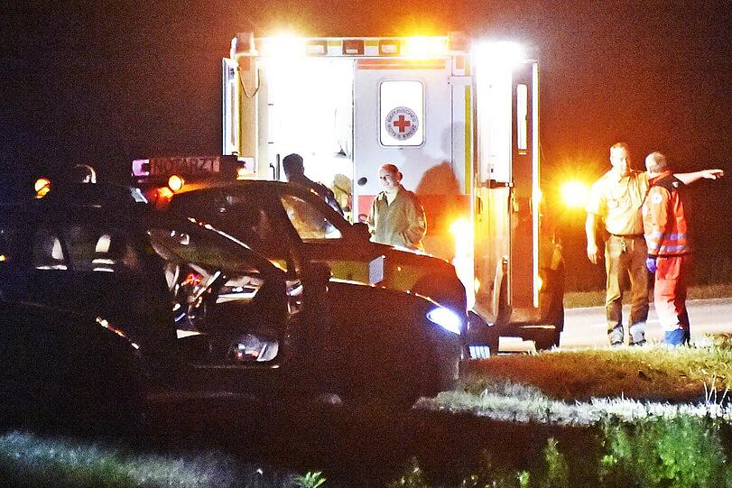 Der Fahrer kam mit Polizeibegleitung ins Krankenhaus.