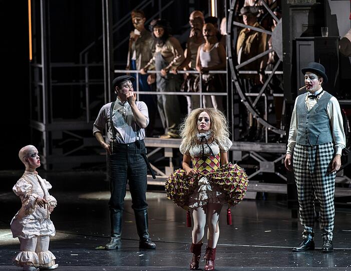 Die "Zauberflöte" in der Regie von Lydia Steier im Großen Festspielhaus.