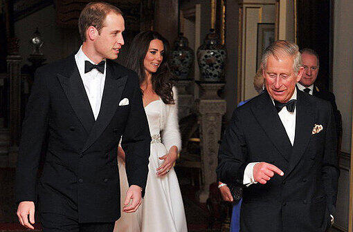 Ausklang eines traumhaften Tages. Prinz Charles hat für das Brautpaar Kate und William zur Party in den Buckingham Palast geladen.