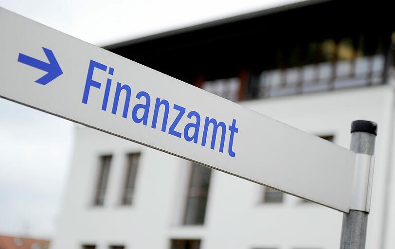 Platz 2: FISCUS (Steuersystem); KS: +1150 Prozent;
Der Versuch von Bund und Ländern, eine Steuersoftware zu entwickeln, wird zum Desaster; das Projekt scheitert. Mehrkosten: 4,6 Milliarden.