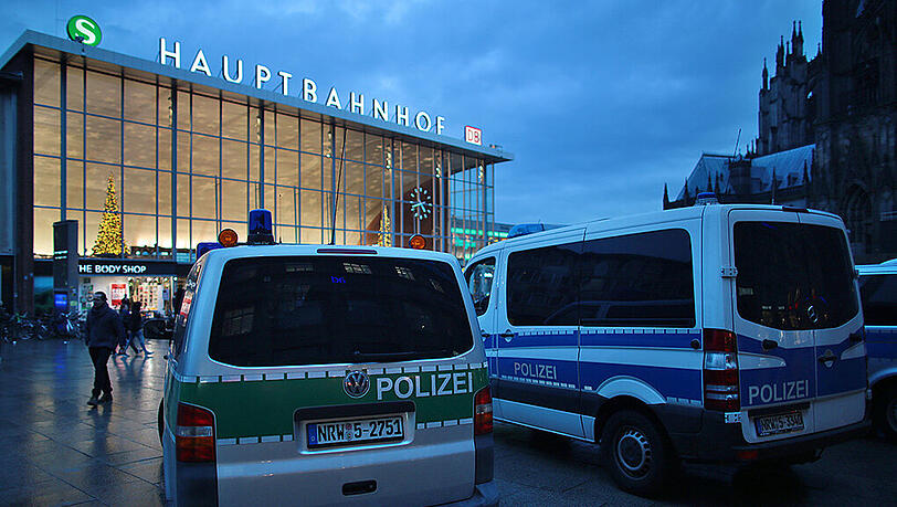 Nach den sexuellen Übergriffen vor dem Kölner Hauptbahnhof steht die Polizei in der Kritik. Nach den sexuellen Übergriffen vor dem Kölner Hauptbahnhof steht die Polizei in der Kritik.