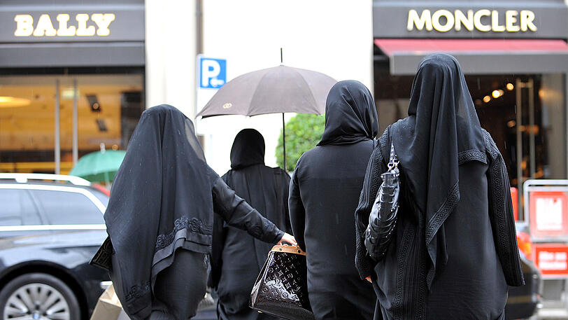 Verschleierte Frauen in der Maximilianstraße: Dort hatte der 45-Jährige eine Wohnung vermietet.