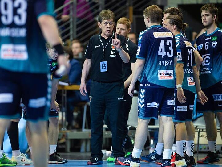 Trainer Velimir Petkovic verlor mit den Füchsen Berlin in Solingen.