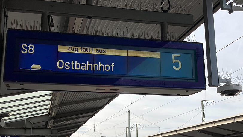 Zugausfälle nach Unwettern: Bei der Münchner S-Bahn fuhr am Mittwoch kaum etwas. Zugausfälle nach Unwettern: Bei der Münchner S-Bahn fuhr am Mittwoch kaum etwas.