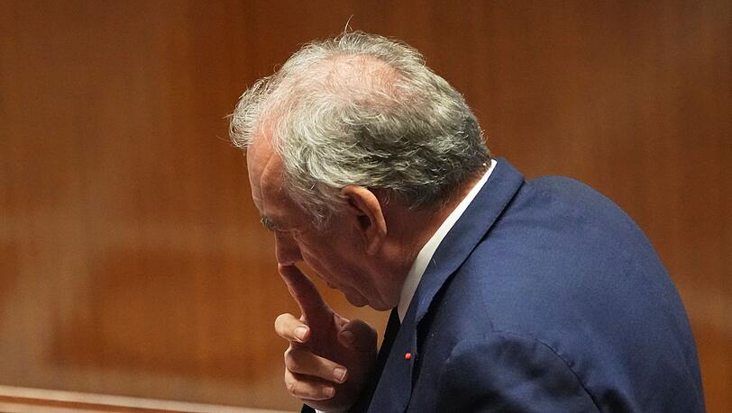 Premier Bayrou wollte sich mit der Vertrauensfrage Rückenwind für seine Sparpläne holen - das ging nach hinten los.