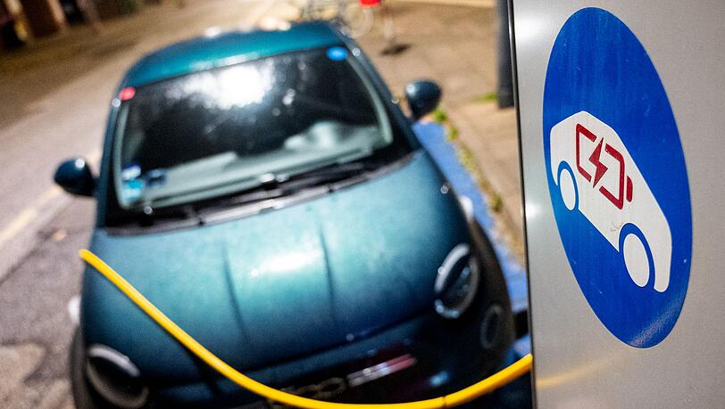 Die Zahl der Ladepunkte in Deutschland hat sich zuletzt weiter erholt. (Archivbild) Die Zahl der Ladepunkte in Deutschland hat sich zuletzt weiter erholt. (Archivbild)