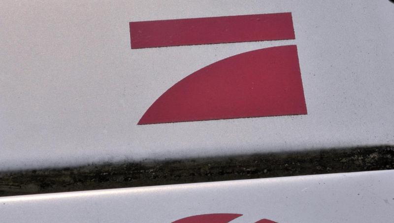 Die Logos der Medienanstalten ProSiebenSat.1 Media AG, ProSieben und SAT.1 erscheinen als Wegweiser. Foto: picture alliance / dpa/Archivbild Die Logos der Medienanstalten ProSiebenSat.1 Media AG, ProSieben und SAT.1 erscheinen als Wegweiser. Foto: picture alliance / dpa/Archivbild