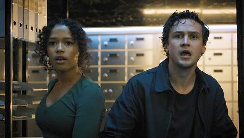 "Escape Room 2 - No Way Out": Zoey Davis (Taylor Russell) und Ben Miller (Logan Miller) kämpfen um ihr Leben.