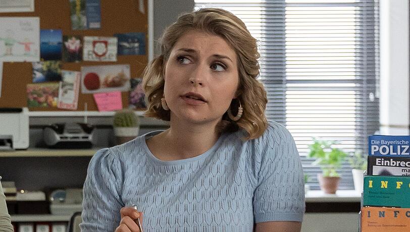 Bei den "Rosenheim-Cops" wird Sarah Thonig nicht mehr lange am Empfang sitzen.