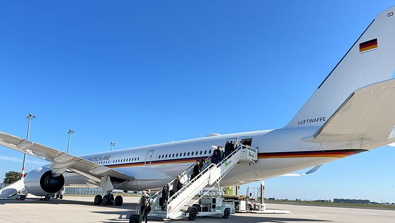 Sowohl Merz als auch Steinmeier werden heute in solche Flugzeuge steigen. (Archivfoto) Sowohl Merz als auch Steinmeier werden heute in solche Flugzeuge steigen. (Archivfoto)