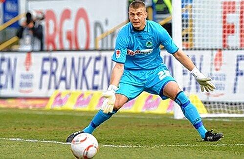 Die Bank im Fürther Kasten: Aber Alex Walke, Leihgabe von RB Salzburg, verteilt die Lorbeeren an die gesamte Mannschaft.