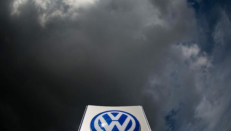 Über zweieinhalb Monate nach dem Ausbruch des Diesel-Skandals ist die Verunsicherung in der VW-Belegschaft noch groß. Über zweieinhalb Monate nach dem Ausbruch des Diesel-Skandals ist die Verunsicherung in der VW-Belegschaft noch groß.