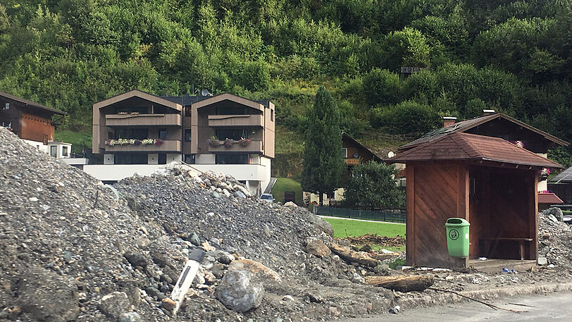 Große Schäden: Sintflutartige Regenfälle hatten das bei Urlaubern beliebte Großarltal von der Umwelt abgeschnitten.
