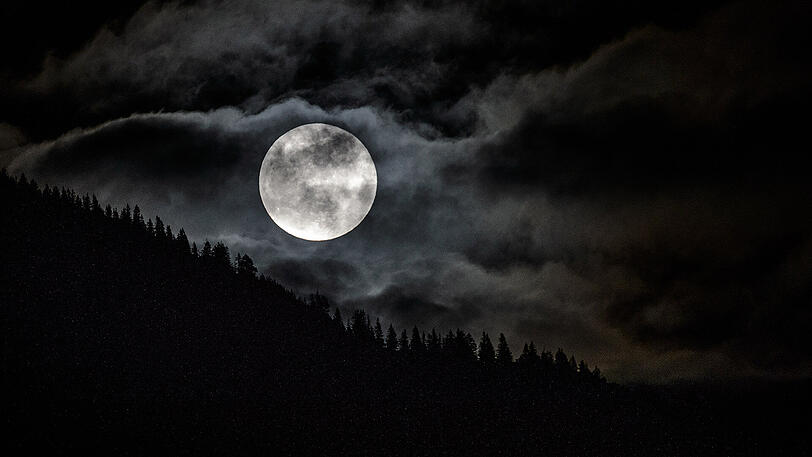 Supermond über Bayern