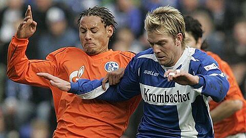 Bielefelds Thorben Marx (r.) mit Jermaine Jones