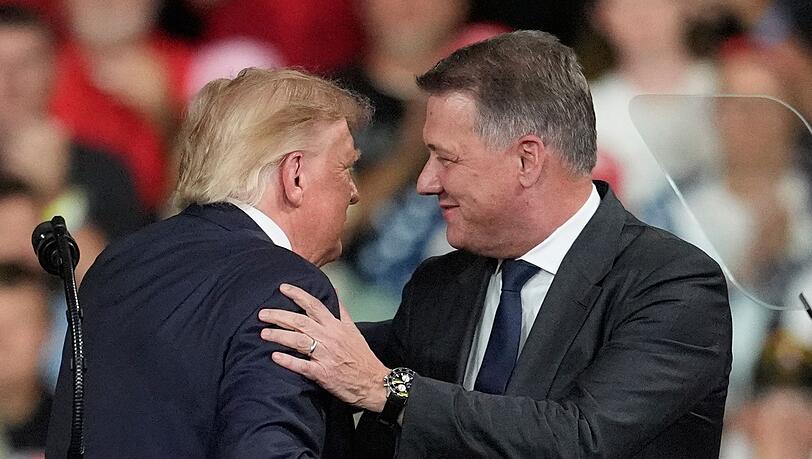 Audi-Chef Gernot Döllner steht für seinen Auftritt mit US-Präsident Trump in der Kritik. (Archivbild) Audi-Chef Gernot Döllner steht für seinen Auftritt mit US-Präsident Trump in der Kritik. (Archivbild)