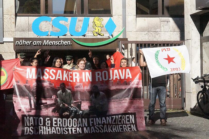 Junge Kurden haben die CSU-Zentrale in München besetzt. Die Bilder von der Aktion am Donnerstagnachmittag.