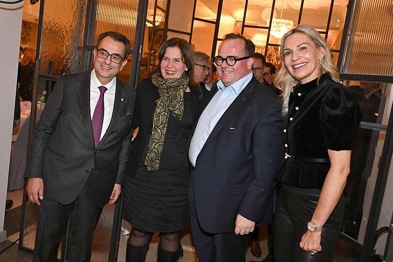 Stavros Kostantinidis, SPD-Bürgermeisterin Verena Dietl, CSU-OB-Kandidat Clemens Baumgärtner und Saskia Greipl