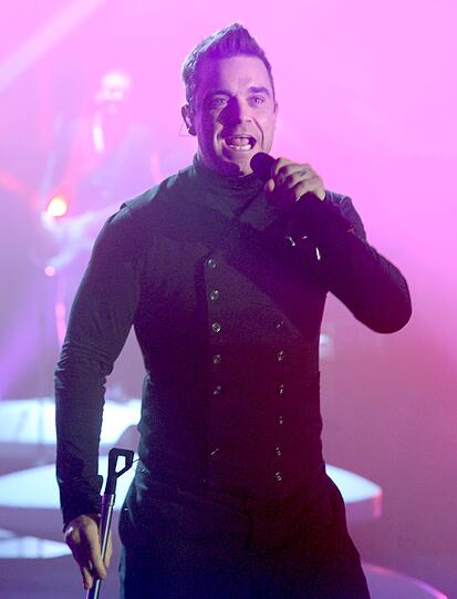 Robbie Williams promotet in der Show sein neues Album - allerdings mit einem alten Song: "Let me Entertain You" singt der Rocker bei "Wetten, dass..."