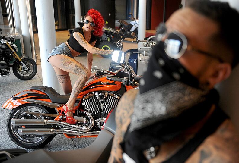 Sexy Körperkunst: Verrückte Tattoos - Spektakuläre Bilder...