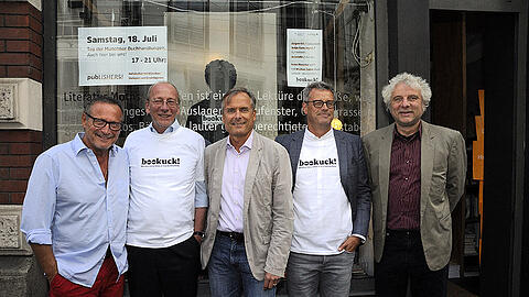 v.l.n.r.: Konstantin Wecker, Dr. Hans-Georg Küppers, Axel Hacke, Sebastian Zembol, Udo Wachtveitl beim "bookuck"-Startschuss am Donnerstag.