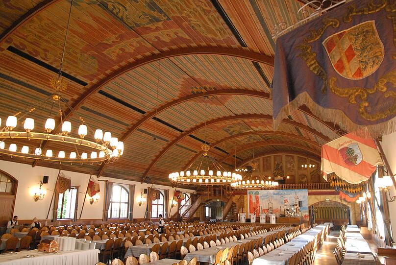Folgen Sie uns beim virtuellen Durchgang durch das Münchner Hofbräuhaus!