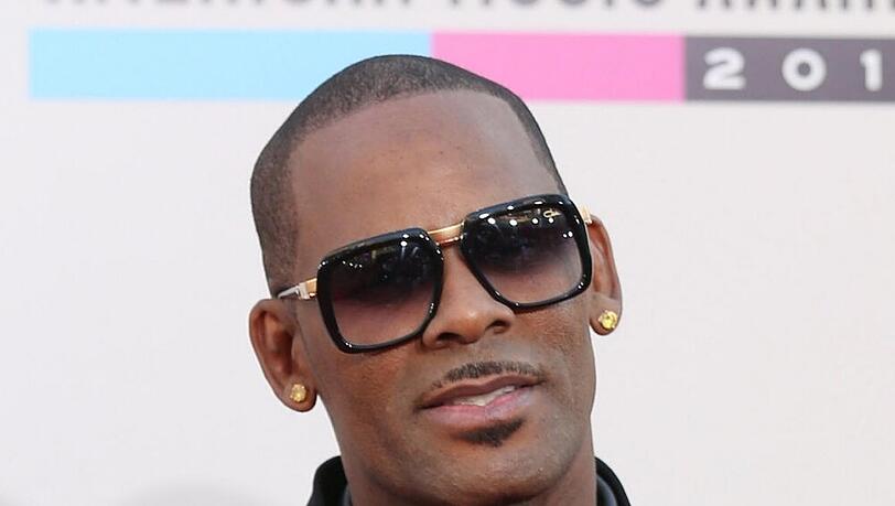 R. Kelly sollte der nächsten Gerichtsverhandlung besser beiwohnen R. Kelly sollte der nächsten Gerichtsverhandlung besser beiwohnen