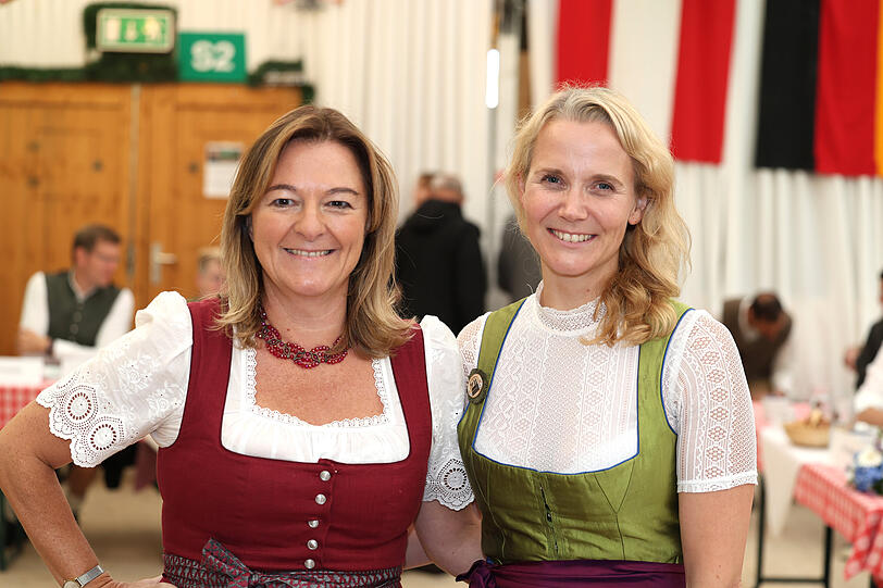 Unter der leitung von KVR-Chefin Hanna Samm&uuml;ller und im Beisein der Wiesn-Stadtr&auml;tin Anja Berger wurden die W&uuml;rstel verkostet.